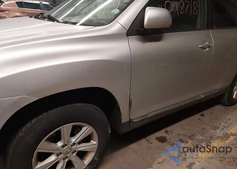 2013 Toyota Highlander Se V6 z USA, uszkodzony, nr VIN 5TDBK3EH2DS225414